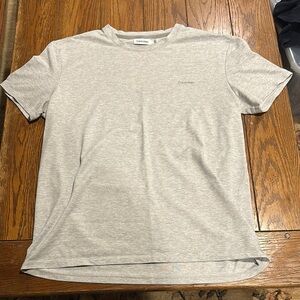 LARGE CALVIN KLEIN T SHIRT